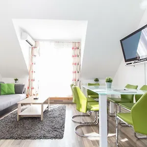 Karmeliter Flat | Contactless Check-in Apartment